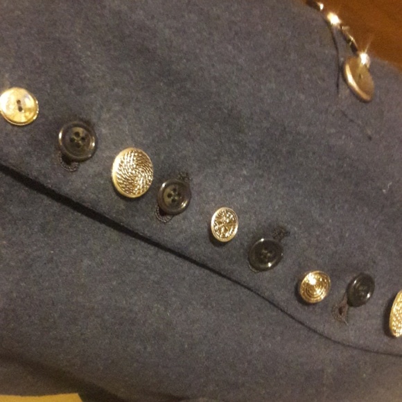 Buttoned Vest - Picture 4 of 8